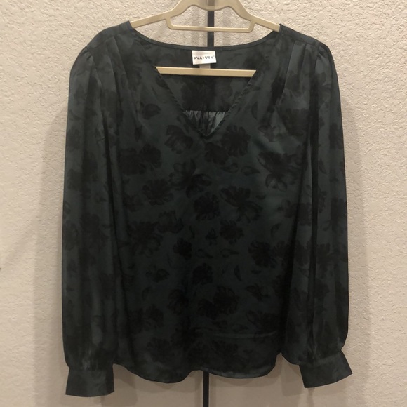NWOT! Ava & Viv green/black floral v neck blouse - Picture 2 of 5